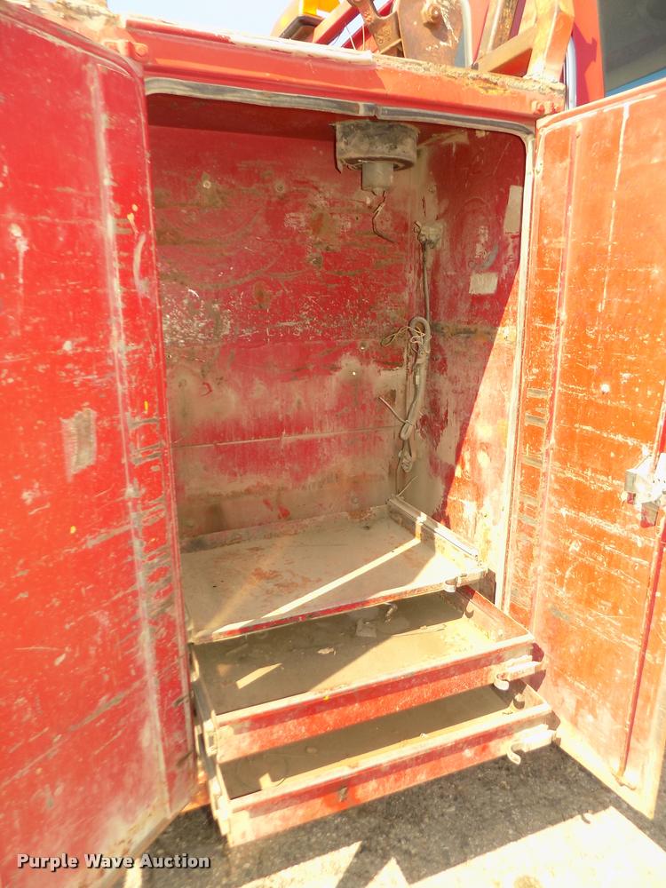 image for item DA3050 2001 Sterling M5500 Acterra service truck with crane