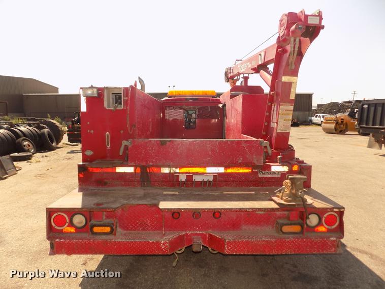 image for item DA3051 2004 Ford F550 Super Duty service truck with crane