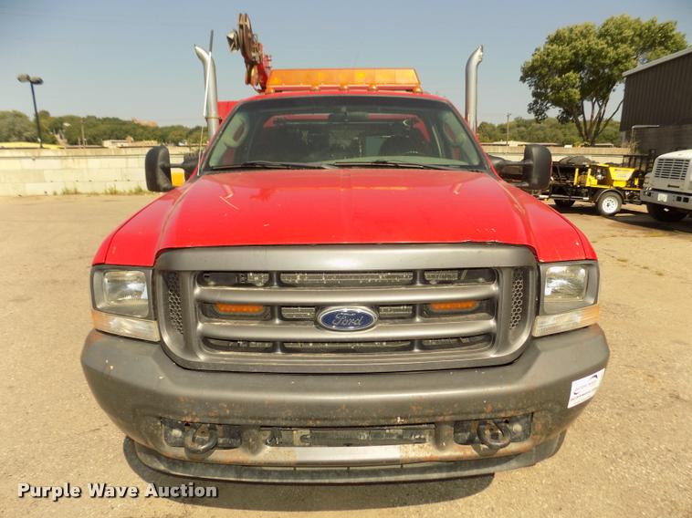 image for item DA3051 2004 Ford F550 Super Duty service truck with crane