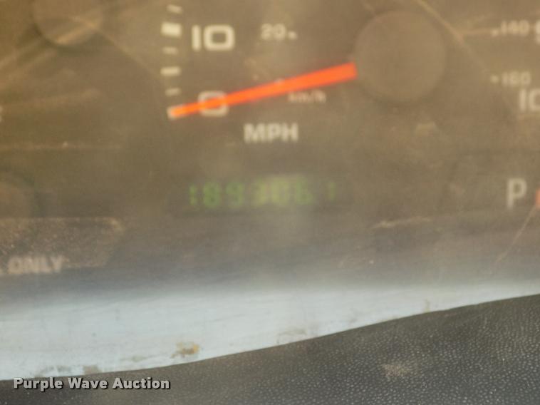 image for item DA3051 2004 Ford F550 Super Duty service truck with crane