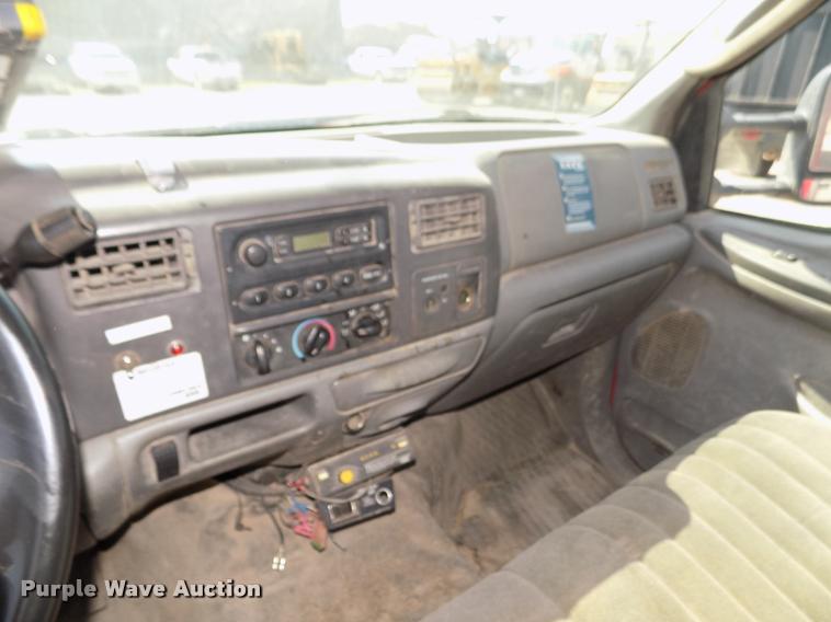 image for item DA3051 2004 Ford F550 Super Duty service truck with crane