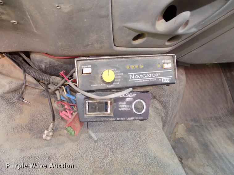 image for item DA3051 2004 Ford F550 Super Duty service truck with crane