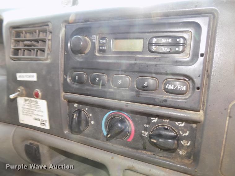 image for item DA3051 2004 Ford F550 Super Duty service truck with crane