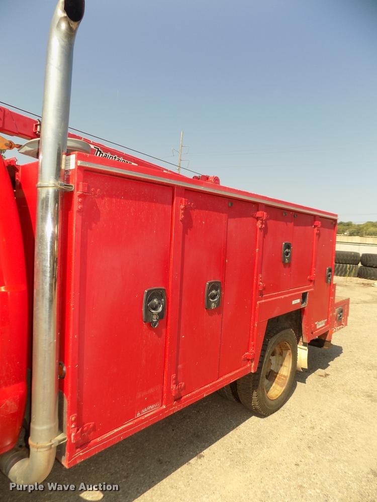 image for item DA3051 2004 Ford F550 Super Duty service truck with crane