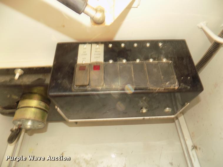 image for item DA3051 2004 Ford F550 Super Duty service truck with crane