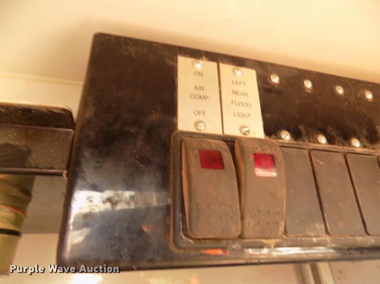 image for item DA3051 2004 Ford F550 Super Duty service truck with crane