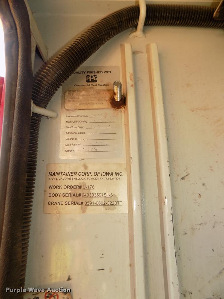 image for item DA3051 2004 Ford F550 Super Duty service truck with crane