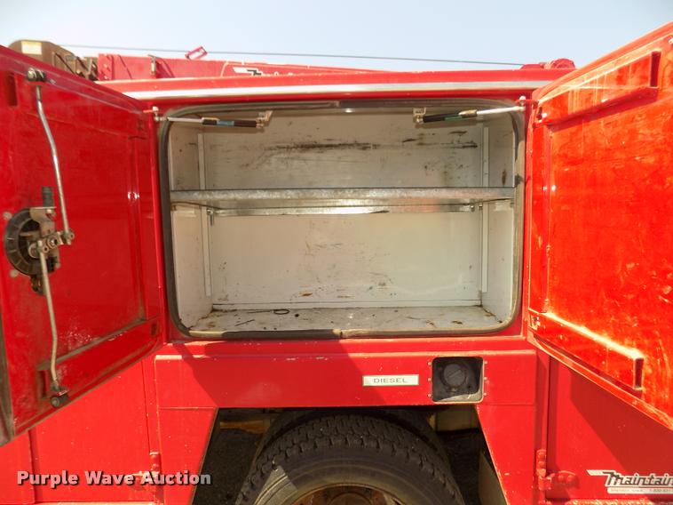 image for item DA3051 2004 Ford F550 Super Duty service truck with crane