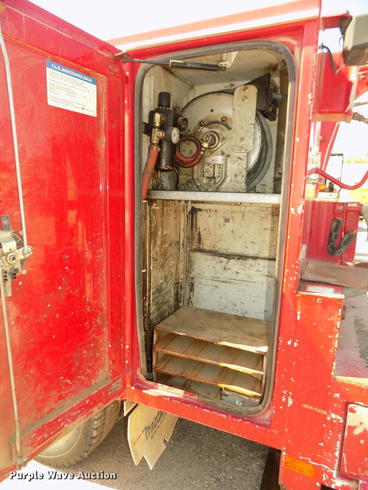 image for item DA3051 2004 Ford F550 Super Duty service truck with crane