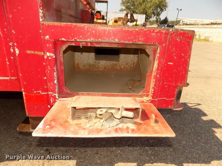 image for item DA3051 2004 Ford F550 Super Duty service truck with crane