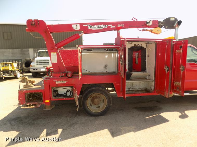 image for item DA3051 2004 Ford F550 Super Duty service truck with crane