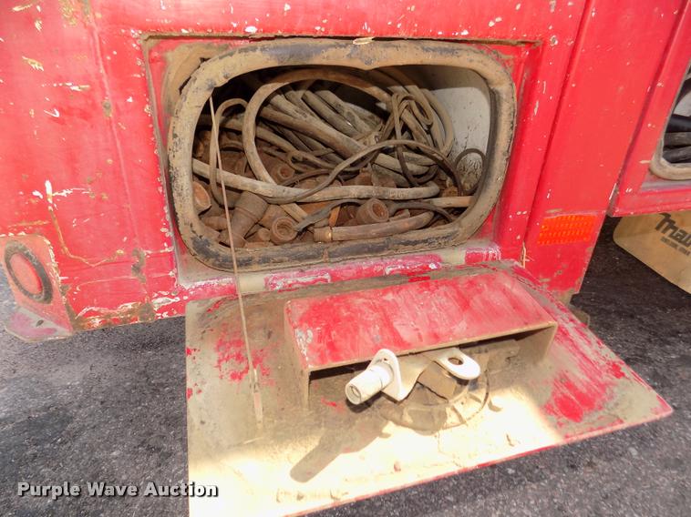 image for item DA3051 2004 Ford F550 Super Duty service truck with crane