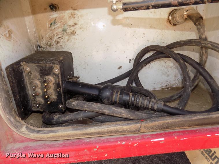 image for item DA3051 2004 Ford F550 Super Duty service truck with crane