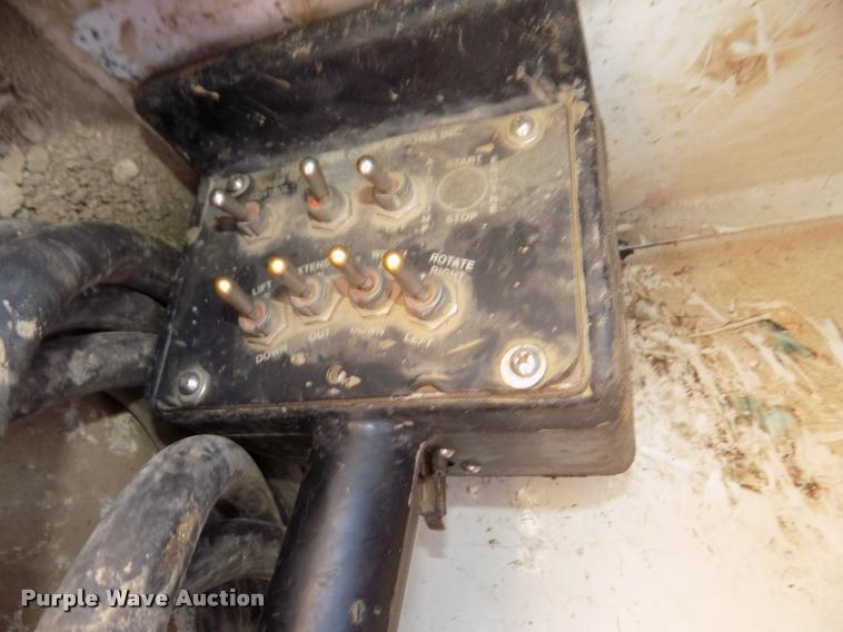 image for item DA3051 2004 Ford F550 Super Duty service truck with crane