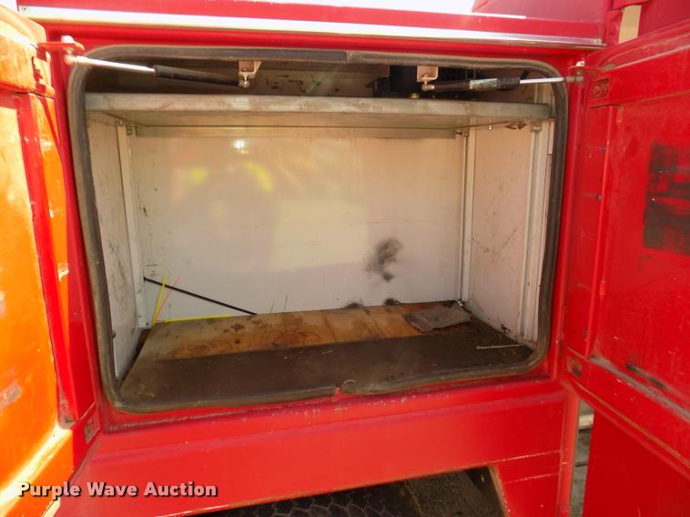 image for item DA3051 2004 Ford F550 Super Duty service truck with crane