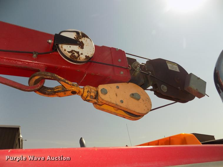 image for item DA3051 2004 Ford F550 Super Duty service truck with crane