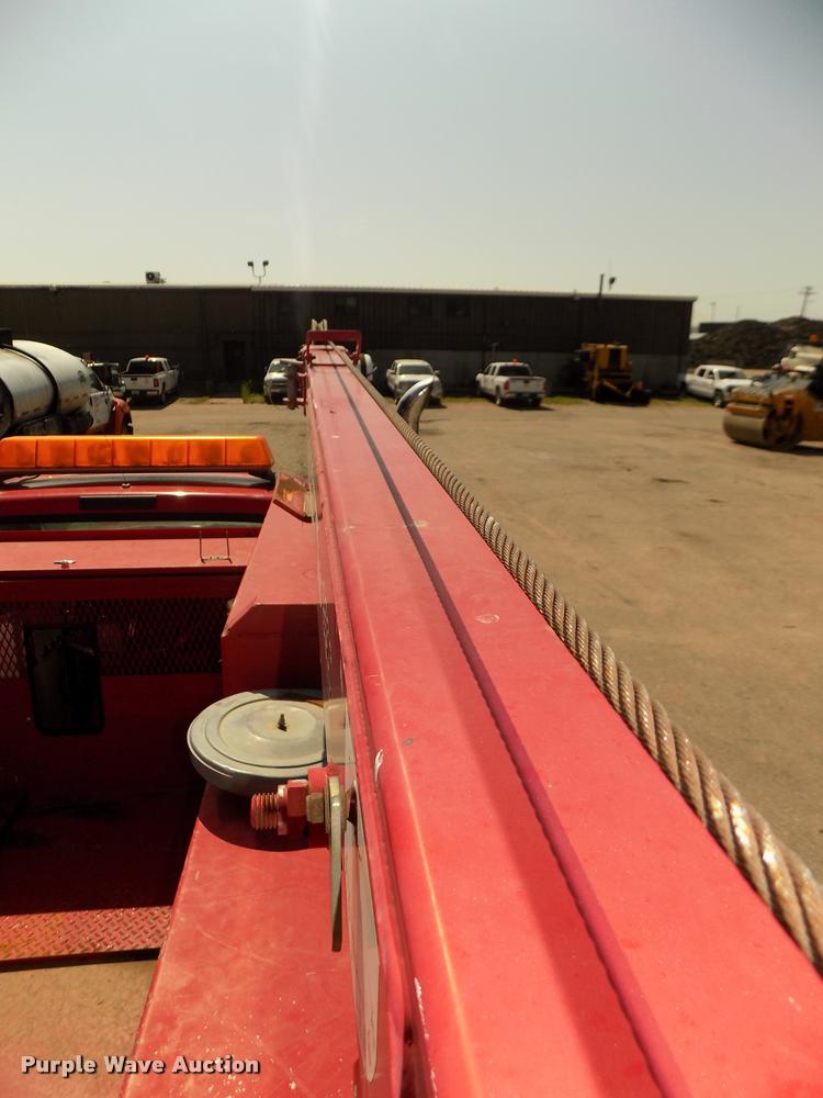 image for item DA3051 2004 Ford F550 Super Duty service truck with crane
