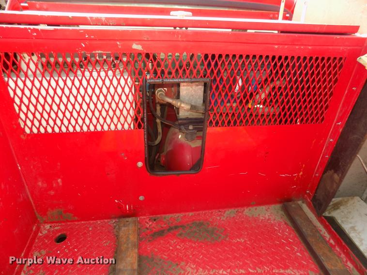 image for item DA3051 2004 Ford F550 Super Duty service truck with crane