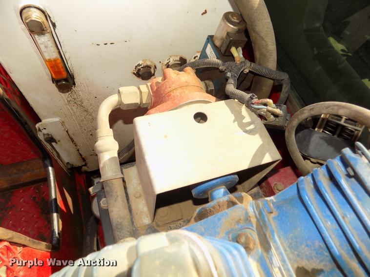 image for item DA3051 2004 Ford F550 Super Duty service truck with crane