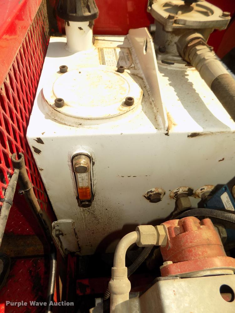 image for item DA3051 2004 Ford F550 Super Duty service truck with crane