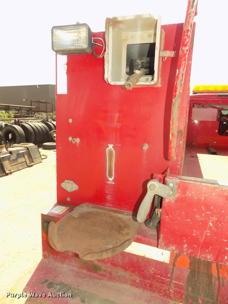 image for item DA3051 2004 Ford F550 Super Duty service truck with crane