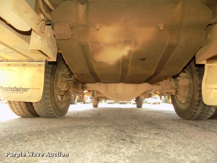 image for item DA3051 2004 Ford F550 Super Duty service truck with crane