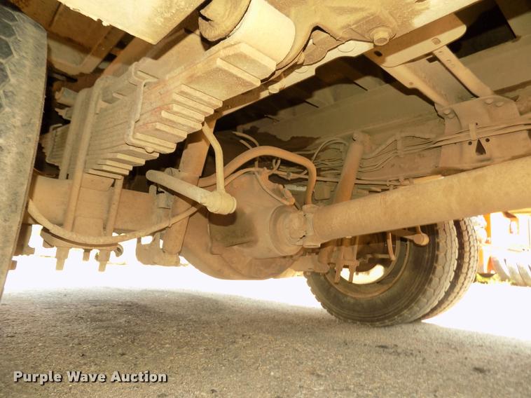 image for item DA3051 2004 Ford F550 Super Duty service truck with crane