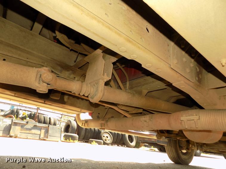 image for item DA3051 2004 Ford F550 Super Duty service truck with crane