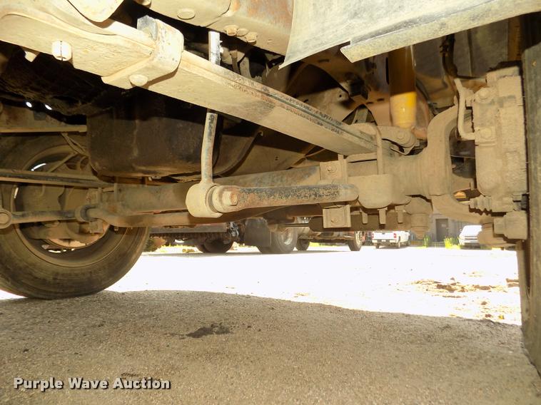 image for item DA3051 2004 Ford F550 Super Duty service truck with crane