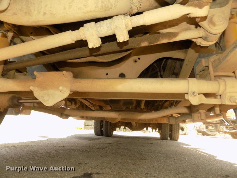 image for item DA3051 2004 Ford F550 Super Duty service truck with crane