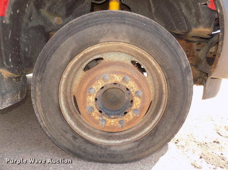 image for item DA3051 2004 Ford F550 Super Duty service truck with crane