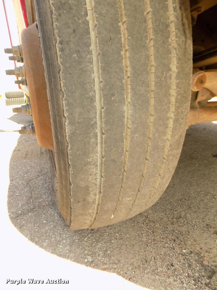 image for item DA3051 2004 Ford F550 Super Duty service truck with crane