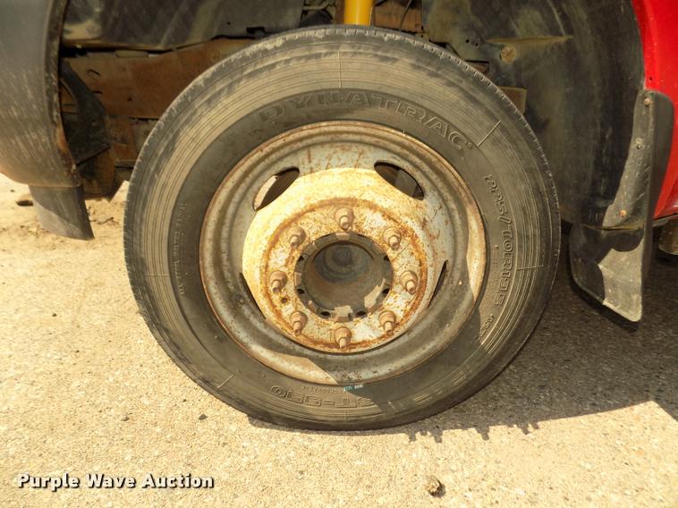 image for item DA3051 2004 Ford F550 Super Duty service truck with crane