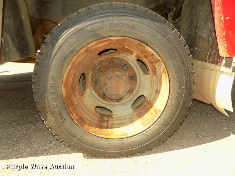 image for item DA3051 2004 Ford F550 Super Duty service truck with crane