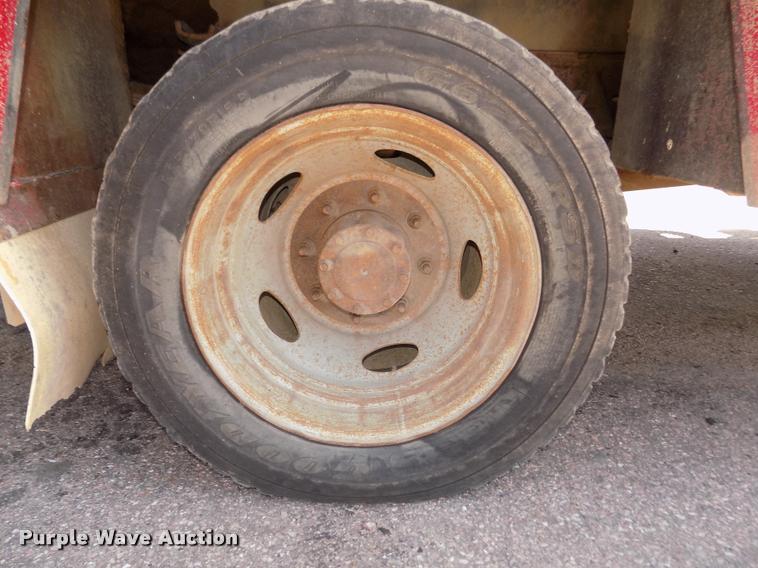 image for item DA3051 2004 Ford F550 Super Duty service truck with crane