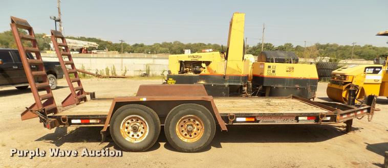 image for item DA3052 2004 Towmaster T12 equipment trailer