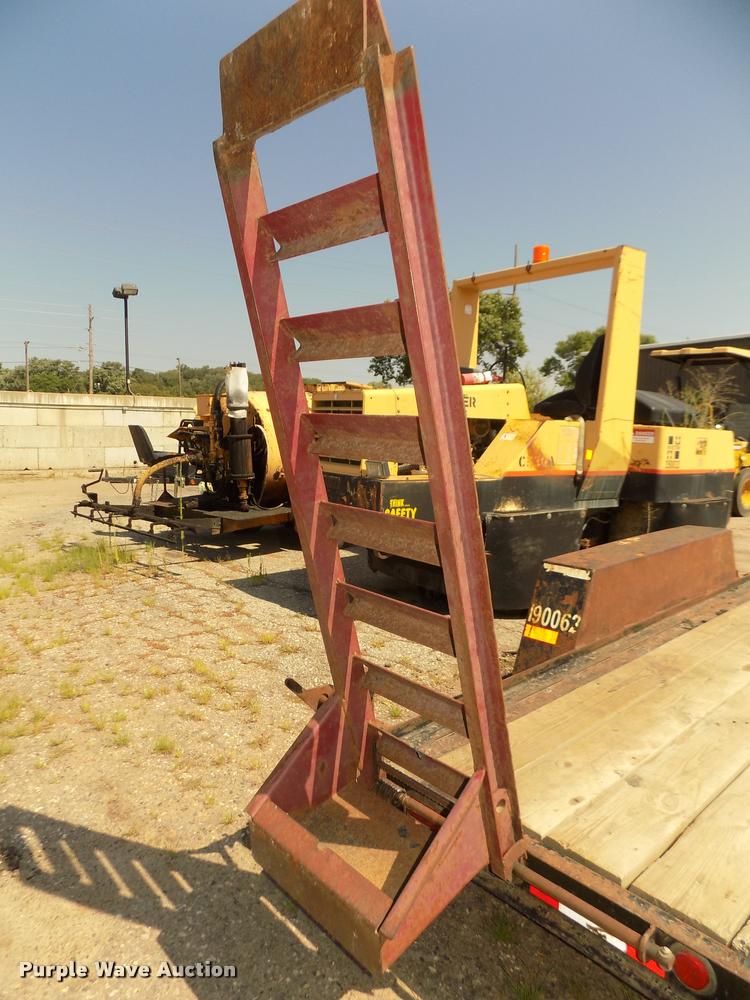 image for item DA3052 2004 Towmaster T12 equipment trailer