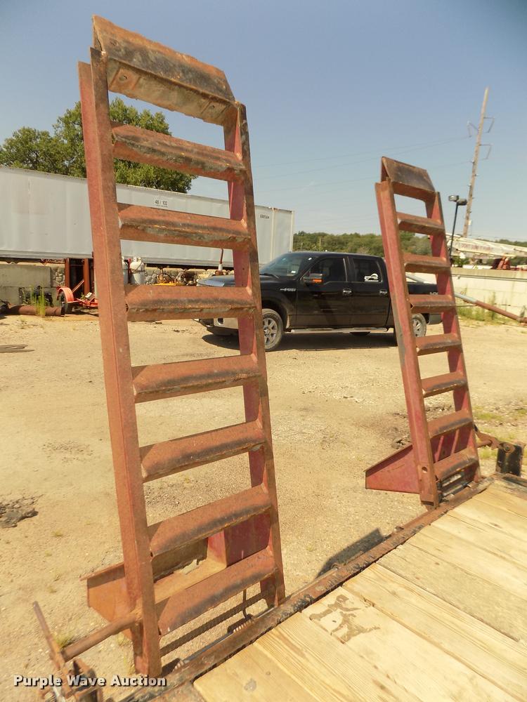 image for item DA3052 2004 Towmaster T12 equipment trailer