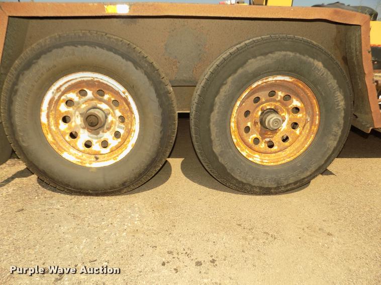 image for item DA3052 2004 Towmaster T12 equipment trailer