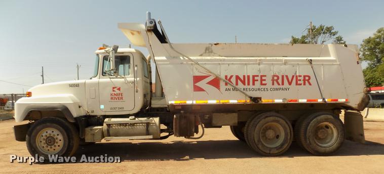 image for item DA3053 1991 Mack RD690S dump truck