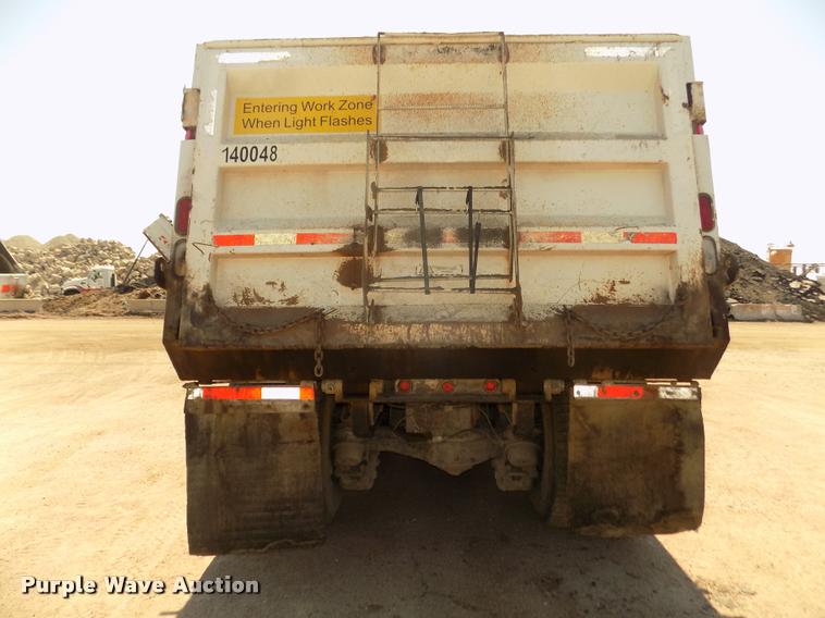 image for item DA3053 1991 Mack RD690S dump truck