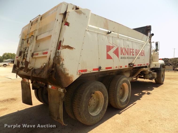 image for item DA3053 1991 Mack RD690S dump truck