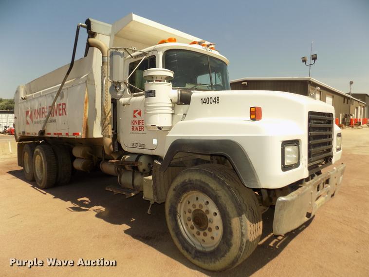 image for item DA3053 1991 Mack RD690S dump truck