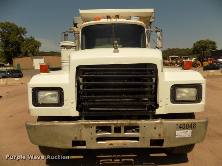 image for item DA3053 1991 Mack RD690S dump truck