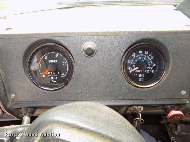 image for item DA3053 1991 Mack RD690S dump truck