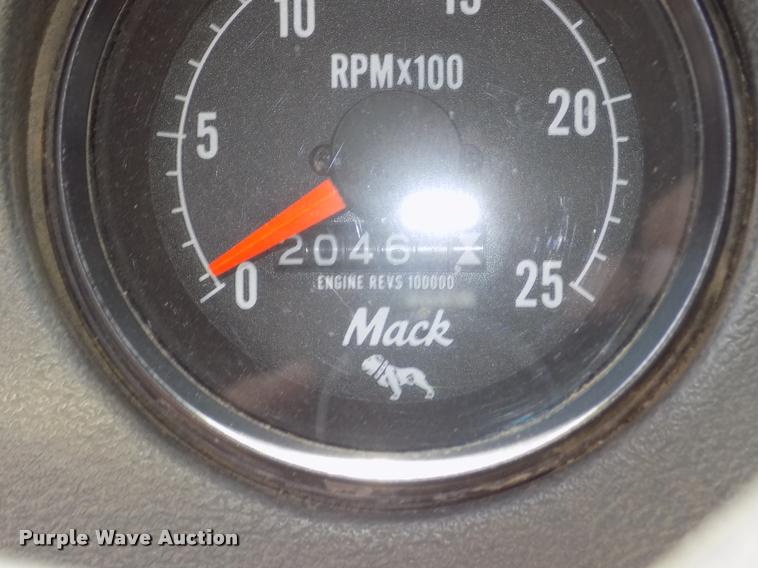 image for item DA3053 1991 Mack RD690S dump truck