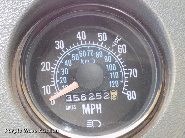 image for item DA3053 1991 Mack RD690S dump truck