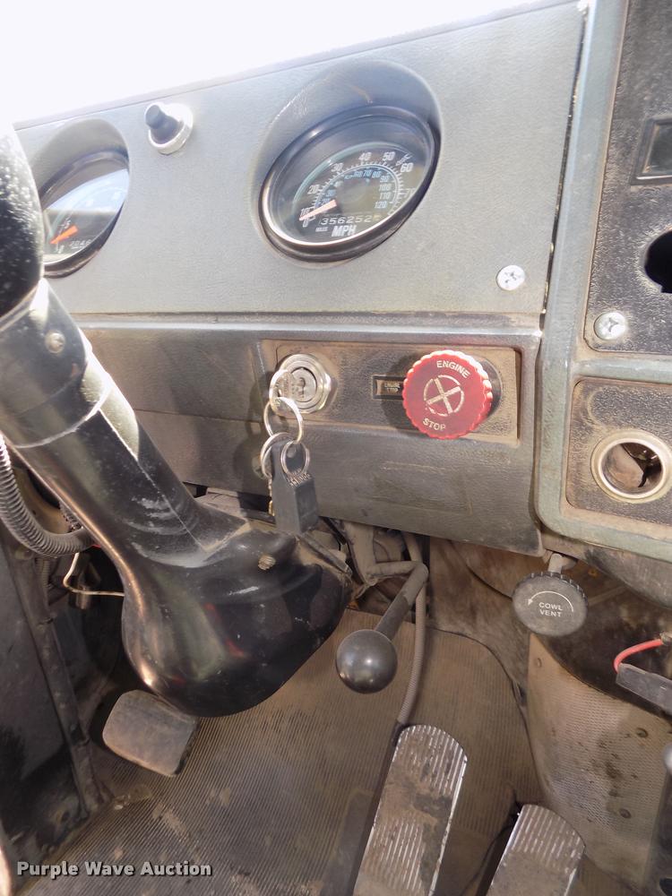 image for item DA3053 1991 Mack RD690S dump truck