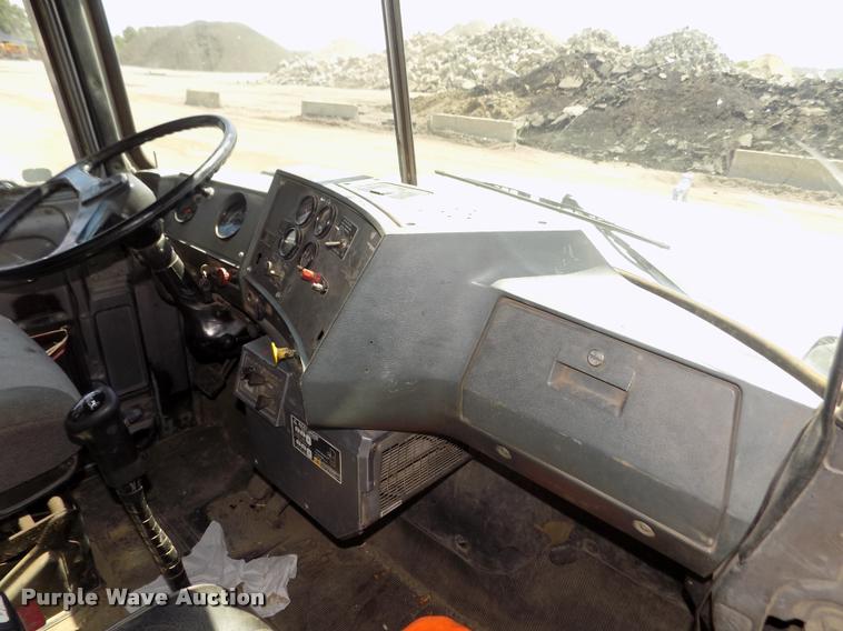 image for item DA3053 1991 Mack RD690S dump truck