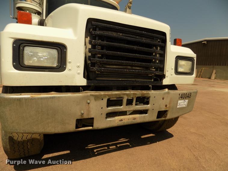 image for item DA3053 1991 Mack RD690S dump truck